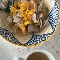 ก๋วยเตี๋ยวต้มยำนายวร