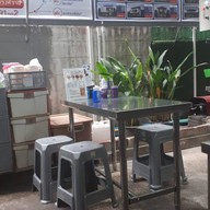 บรรยากาศ มานาก๋วยเตี๋ยวหมูตำลึง **กรณีไม่มีตำลึง จะใส่ผักบุ้งแทน**