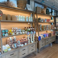 White Story Charn At The Avenue