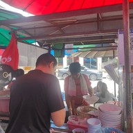 หน้าร้าน เจ๊นุช เตี๋ยวปลา ต้มยำ เย็นตาโฟ