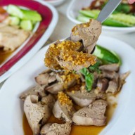 財 ไช้ ข้าวมันไก่ สไตล์สิงคโปร์ -
