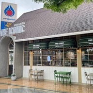 The ICONIC 2 กาแฟ ครอฟเฟิล เบเกอรี่ และ อาหาร
