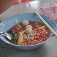 เมนูของร้าน เจ๊นุช เตี๋ยวปลา ต้มยำ เย็นตาโฟ