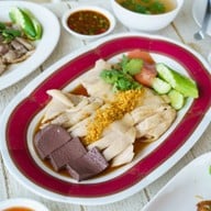 財 ไช้ ข้าวมันไก่ สไตล์สิงคโปร์ -