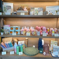 White Story Charn At The Avenue