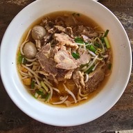 ก๋วยเตี๋ยวคุ้มเงิน สาขาเดียว ข้างโกลบอลเฮาส์ เชียงราย