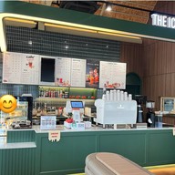 The ICONIC 2 กาแฟ ครอฟเฟิล เบเกอรี่ และ อาหาร