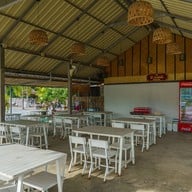財 ไช้ ข้าวมันไก่ สไตล์สิงคโปร์ -