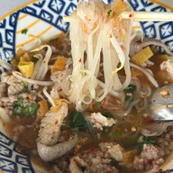 ก๋วยเตี๋ยวต้มยำนายวร