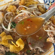 ก๋วยเตี๋ยวต้มยำนายวร