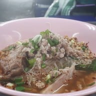 เมนูของร้าน มานาก๋วยเตี๋ยวหมูตำลึง **กรณีไม่มีตำลึง จะใส่ผักบุ้งแทน**
