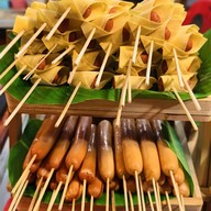 สถานีลูกชิ้นทอดยืนกิน หลัง มจพ.น้ำจิ้มมะขามสูตรเด็ดโคตรอร่อย สถานีลูกชิ้นทอดยืนกิน หลัง มจพ.