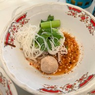 ก๋วยเตี๋ยวเรืออนุสาวรีย์ชัยฯ เจ๊แป๊ด เจ้าเด็ดสะท้านโลก