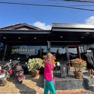 หน้าร้าน Eastern Lab