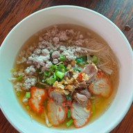 เมนูของร้าน ก๋วยเตีี๋ยวต้มยำป้าปุ้ย