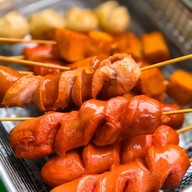 สถานีลูกชิ้นทอดยืนกิน หลัง มจพ.น้ำจิ้มมะขามสูตรเด็ดโคตรอร่อย สถานีลูกชิ้นทอดยืนกิน หลัง มจพ.