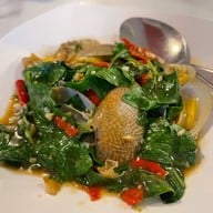 เหลาเหลา อารีย์