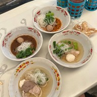 ก๋วยเตี๋ยวเรืออนุสาวรีย์ชัยฯ เจ๊แป๊ด เจ้าเด็ดสะท้านโลก