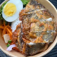 ข้าวหน้าปลาแกะ