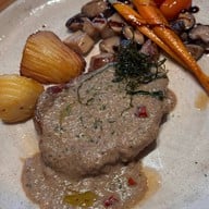 Fam Time Steak and Pasta วัน แบงค็อก
