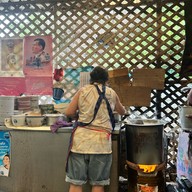 ก๋วยเตี๋ยวเรืออนุสาวรีย์ชัยฯ เจ๊แป๊ด เจ้าเด็ดสะท้านโลก