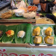 บรรยากาศ ข้าวเหนียวมูล  ตลาดพุงกาง