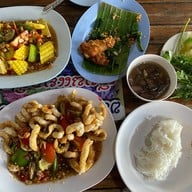 น้ำย้อยเมืองแป้ กาดน้ำทอง