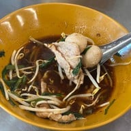 ก๋วยเตี๋ยวเนื้อ สว่างอรุณ (โชคชัย4)