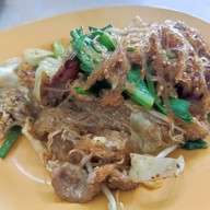 แมนโร่ผัดหมี่โคราชเจ้าเก่าดั้งเดิมหน้าวัดสระแก้ว