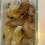 ร้านบุญเลิศ บะหมี่เกี๊ยว-ข้าวหมูแดง นางเลิ้ง