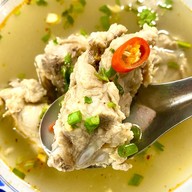 สุกี้รสเด็ด ก๋วยเตี๋ยวซี่โครงหมู