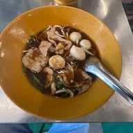 ก๋วยเตี๋ยวเนื้อ สว่างอรุณ (โชคชัย4)