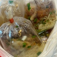 ร้านบุญเลิศ บะหมี่เกี๊ยว-ข้าวหมูแดง นางเลิ้ง