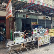 อาเนี้ยว เกาเหลาเลือดหมู ก๋วยจั๊บ บะหมี่เกี๊ยว ข้าวต้ม โจ๊ก สุขสวัสดิ์
