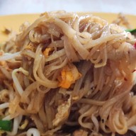 แมนโร่ผัดหมี่โคราชเจ้าเก่าดั้งเดิมหน้าวัดสระแก้ว