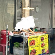 หมูทอด ซอยลือชา