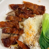 Apollo duck อพอลโล่ดั๊ก 👍 🍤🦆ข้าวหน้าเป็ด บะหมี่เกี๊ยวกุ้ง ข้าวหน้าไก่ หมูกรอบอร่อย ชานมฮ่องกง เป็ดย่างฮ่องกง หมูแดง roast duck bbq pork wonton mee หมูกรอบฮ่องกง เป็ดย่างโฟว์ซีซั่น บะหมี่เกี๊ยว สาทร