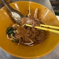 ก๋วยเตี๋ยวเนื้อ สว่างอรุณ (โชคชัย4)