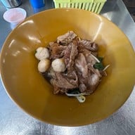 ก๋วยเตี๋ยวเนื้อ สว่างอรุณ (โชคชัย4)