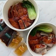 Apollo duck อพอลโล่ดั๊ก 👍 🍤🦆ข้าวหน้าเป็ด บะหมี่เกี๊ยวกุ้ง ข้าวหน้าไก่ หมูกรอบอร่อย ชานมฮ่องกง เป็ดย่างฮ่องกง หมูแดง roast duck bbq pork wonton mee หมูกรอบฮ่องกง เป็ดย่างโฟว์ซีซั่น บะหมี่เกี๊ยว สาทร