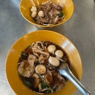 ก๋วยเตี๋ยวเนื้อ สว่างอรุณ (โชคชัย4)