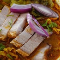 เมนูของร้าน เสน่ห์เหนือ [ข้าวซอย ขนมจีนน้ำเงี้ยว ก๋วยเตี๋ยวเนื้อตุ๋น ไก่ตุ๋น ตามสั่ง]