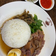 ก๋วยเตี๋ยวนอกเรือทองณิชา