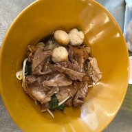 ก๋วยเตี๋ยวเนื้อ สว่างอรุณ (โชคชัย4)