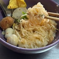 ก๋วยเตี๋ยวลูกชิ้นปลาคุณหมวย