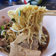 ก๋วยเตี๋ยวยักษ์ใหญ่  หมู่บ้านกรุงศรีซิตี้ คลองสวนพลู