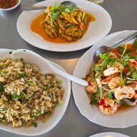 ชายเลซีฟู๊ด แอนด์ รีสอร์ท สะพานปลาชะอำ เพชรบุรี