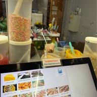 เครปบุฟเฟ่ต์ไส้ทะลักพับไม่ได้ สาขาสามชัย