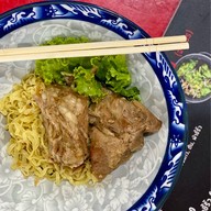 ก๋วยเตี๋ยวเนื้อตุ๋น เฮียจั๊วเซียนตุ๋น ศูนย์อาหาร Just Food