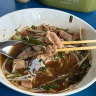 เจ๊ง้อ ก๋วยเตี๋ยวเนื้อ ไม่มีสาขา